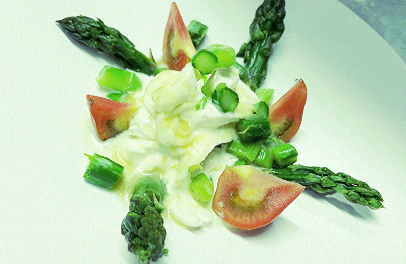 Stracciatella et asperges vertes