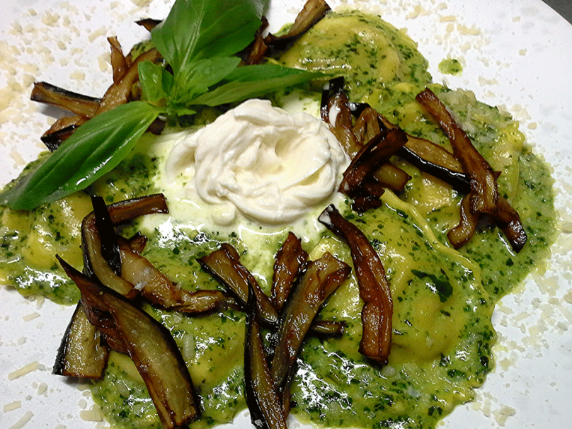 Ravioli alla burrata e pesto al basilico.png