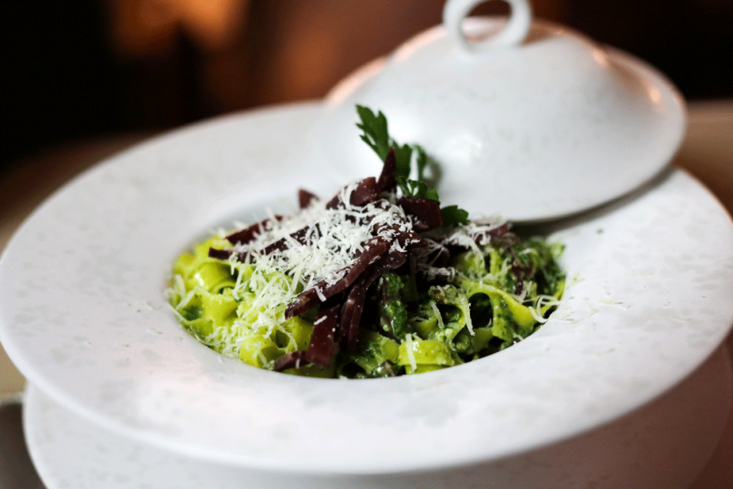 Tagliatelle con pesto alla rucola e bresaola.png