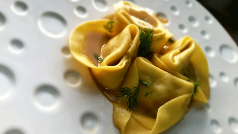 Tortelli aux asperges vertes et bisque de langoustines